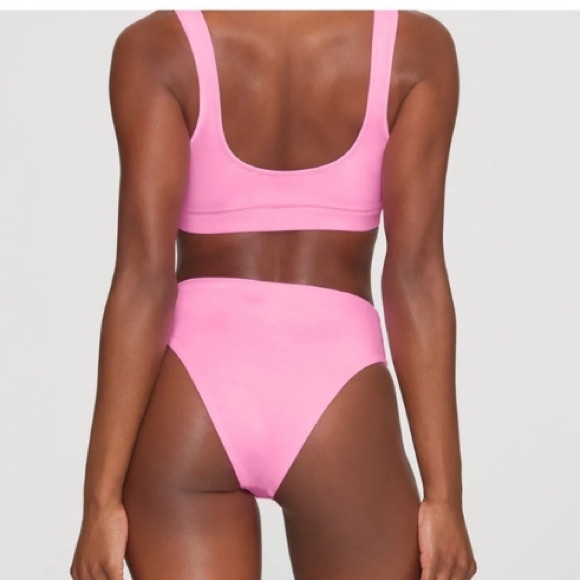 Skims SIGNATURE SWIM TANK BIKINI TOP NWT Sz Small Color Light Pink - Picture 2 of 7